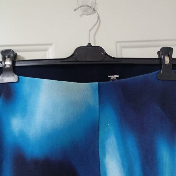 Nygaard Luxe Slims Capri Pants XL Blue Tie-Dye Print With Button Accents Womens - Picture 6 of 10